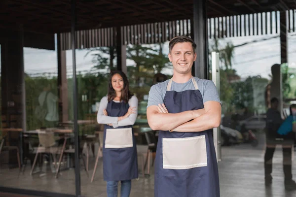 sahibi ve eş sahibi, kafe