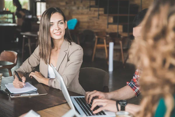 kafede yaratıcı beyin fırtınası