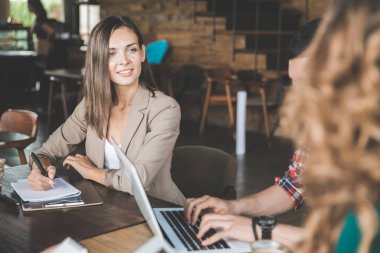 kafede yaratıcı beyin fırtınası