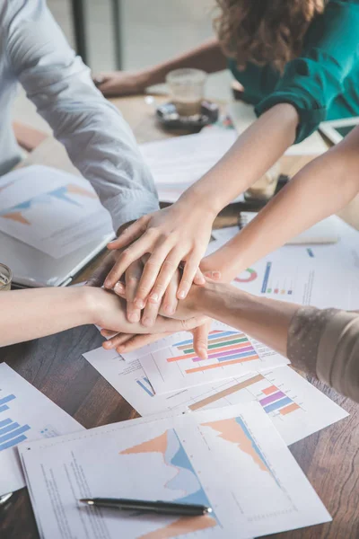 Ellerinizi bir araya getirmek iş takım