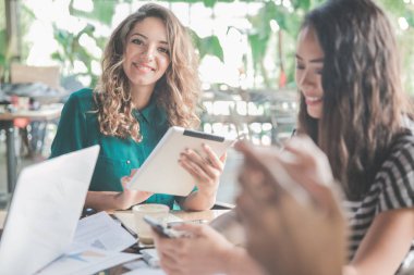 Kadınlar araçları kullanma 