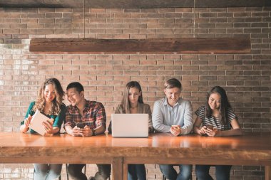 Çok ırklı gadget'lar arkadaşlarınızla