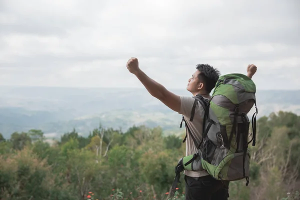 Hiker raising his arms on peak — Stock Photo, Image