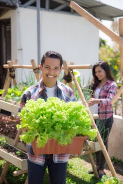 marul grubundaki adamla