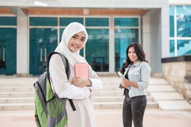 Asya üniversite öğrencileri kampüs