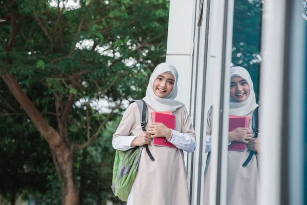 Muzulmán ázsiai diák — Stock Fotó