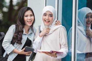 Asya üniversite öğrencileri kampüs