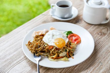 ev yapımı Endonezya kızarmış noodle