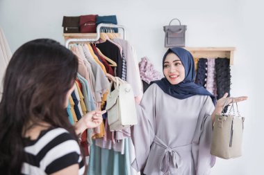 kadın holding iki el Çantalar
