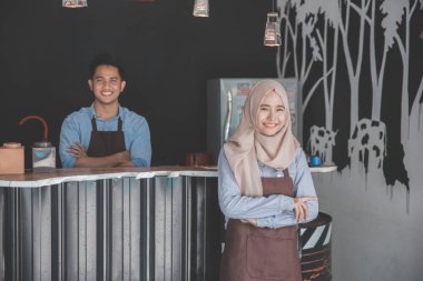 ayakta kahve dükkanı sahibi 