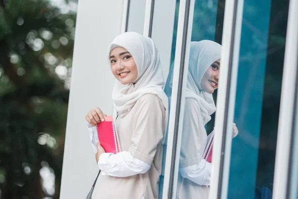 Muslim asian student — Stock Photo, Image