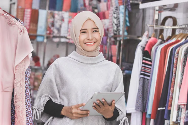 Молодий мусульманських бізнес-леді — стокове фото