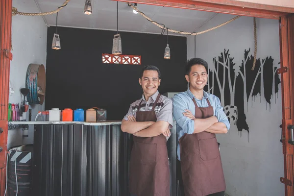 Glückliche zwei Cafébesitzer — Stockfoto