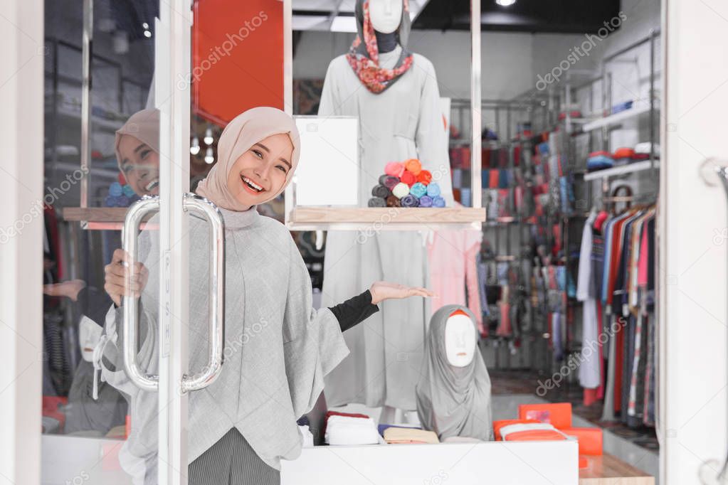  female worker welcoming customer