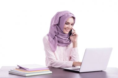 hijab onun lapto eğitim multitasking Üniversite öğrenci