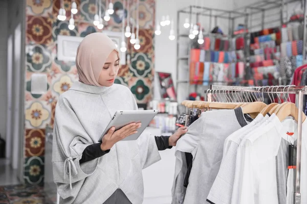 Young muslim businesswoman — Stock Photo, Image