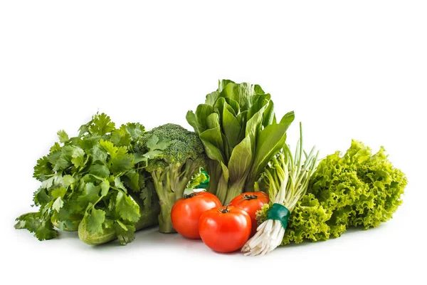 Verduras frescas verdes crudas con tomate —  Fotos de Stock