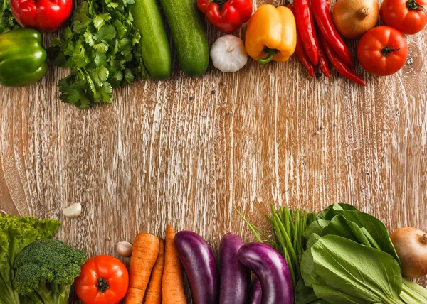 Composición con verduras frescas crudas — Foto de Stock