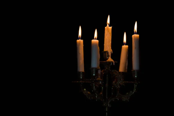 Kerzen brennen hell zur Dekoration — Stockfoto