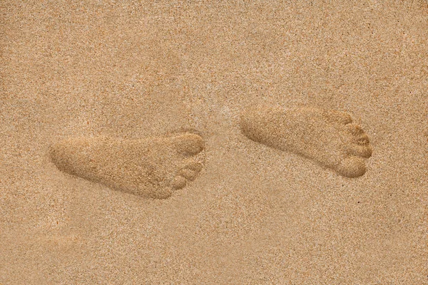 Empreintes de pas sur la plage de sable — Photo
