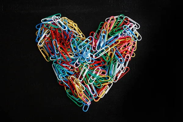 Heart shaped colorful paper clips — Stock Photo, Image