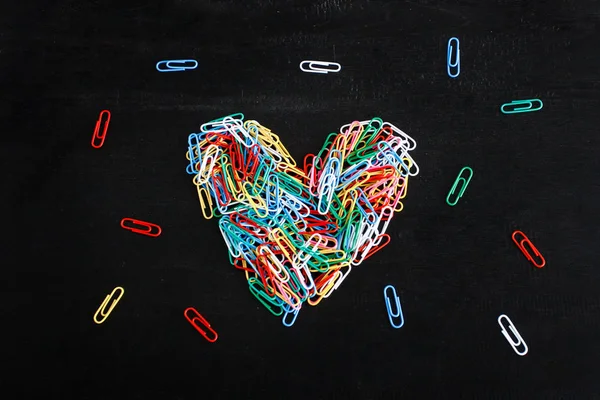 Heart shaped colorful paper clips — Stock Photo, Image