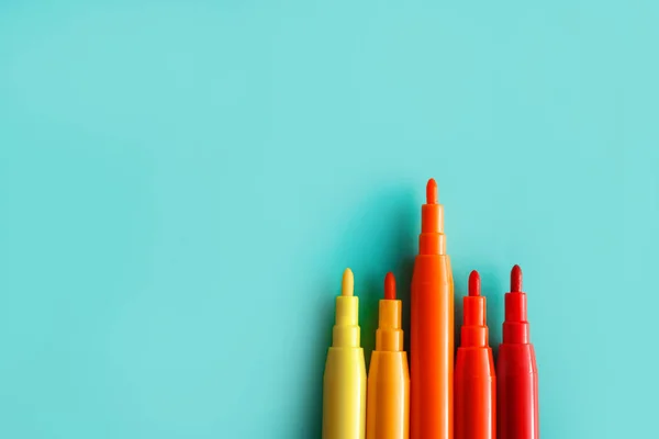 Colorful markers isolated on pastel background — Stock Photo, Image
