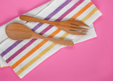 ahşap Servis kaşığı ve çatal peçete ile