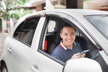 Araba kullanırken cep telefonu