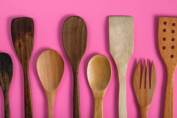 Diferentes utensilios de cocina de madera — Foto de Stock