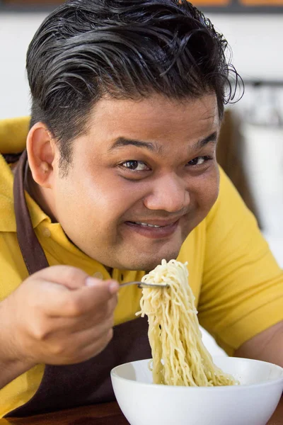 Young fat man eating — Stock Photo, Image