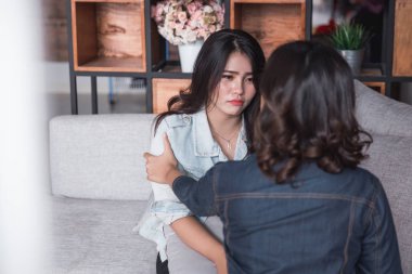 İki kadın arkadaş aktivite