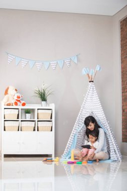 En iyi öğretmen annedir