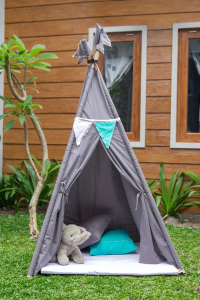 Tent in the backyard — Stock Photo, Image