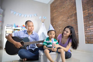 Oğlum konsepti ile müzik