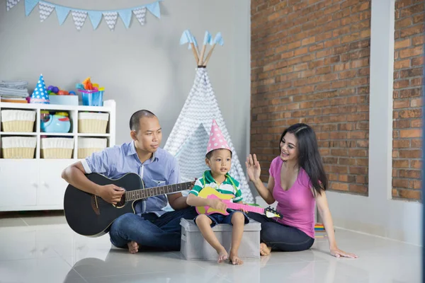 Playing music with son concept — Stock Photo, Image