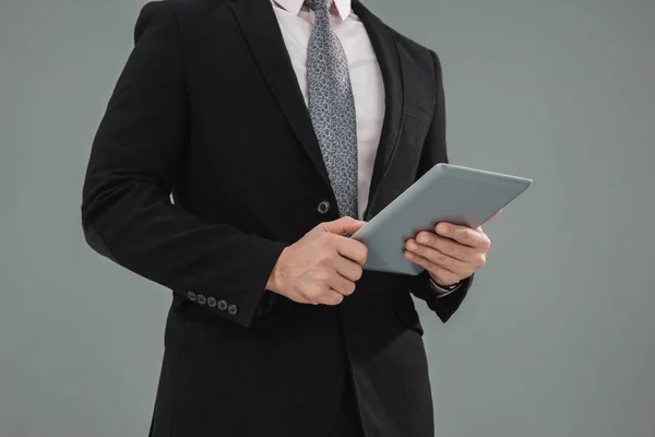 Joven adulto hombre de negocios con tableta —  Fotos de Stock