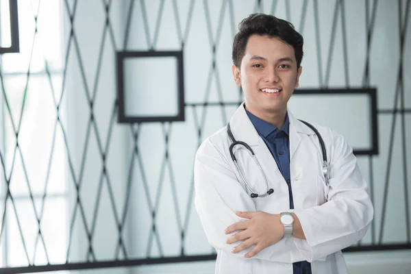 Asijské doktor a uniformy — Stock fotografie