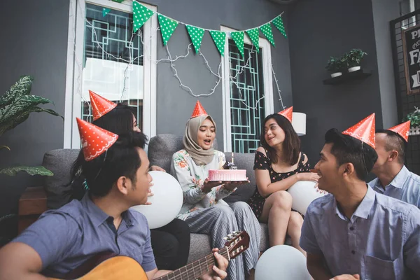 Birthday celebration with friends — Stock Photo, Image