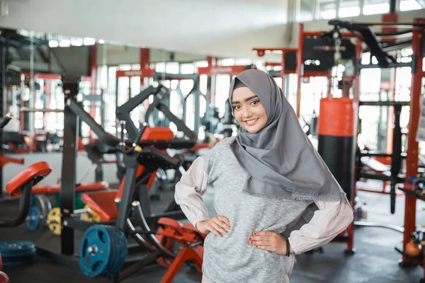 健康的なアジアのイスラム教徒の女性のヒジャーブ — ストック写真