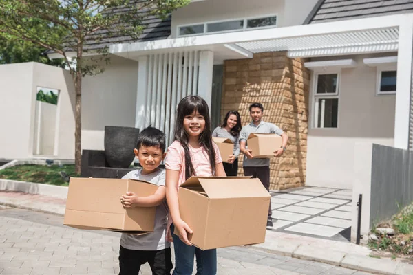 Moving to new house concept — Stock Photo, Image