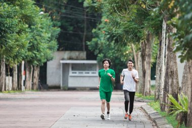 runner üzerinde egzersiz ve ısınmak iki arkadaş