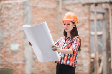 ev planı ile kadın mimar