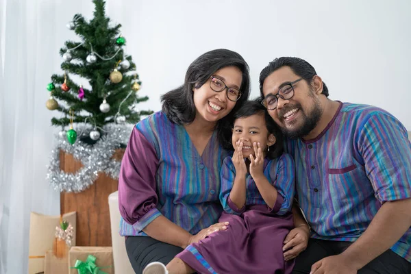 Ινδονησιακή οικογενειακή γιορτή Χριστουγέννων — Φωτογραφία Αρχείου