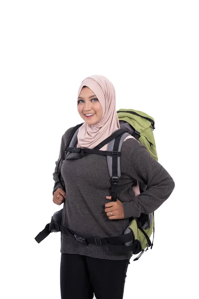 Portrait de voyageur hijab avec sac à dos — Photo