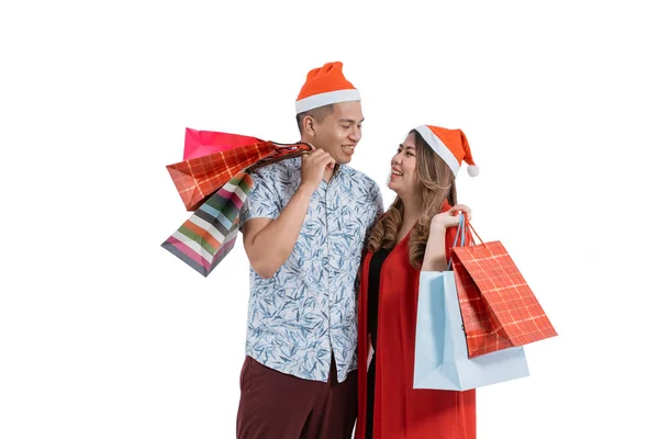 Retrato de casal com saco de compras — Fotografia de Stock