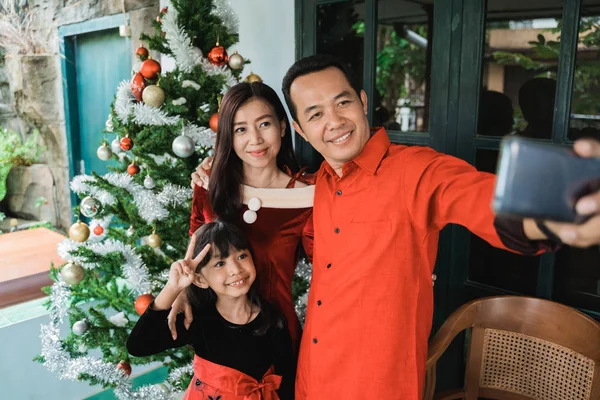 Selfie keluarga besar pada hari Natal — Stok Foto