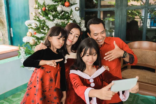 Grande famiglia selfie il giorno di Natale — Foto Stock