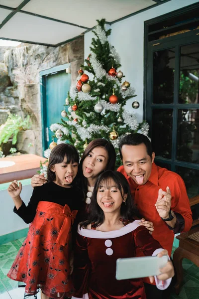 Selfie de famille le jour de Noël — Photo