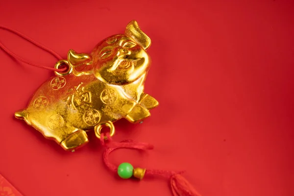 Chinesisches Neujahrszubehör über Rot — Stockfoto